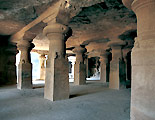 インド南部｜石窟寺院
