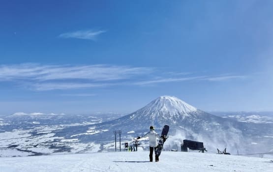 ニセコヒラフのスキー場 羊蹄山