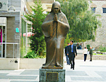 セルビア モンテネグロ ボスニア・ヘルツェゴビナ アルバニア マケドニア｜マザー・テレサの銅像